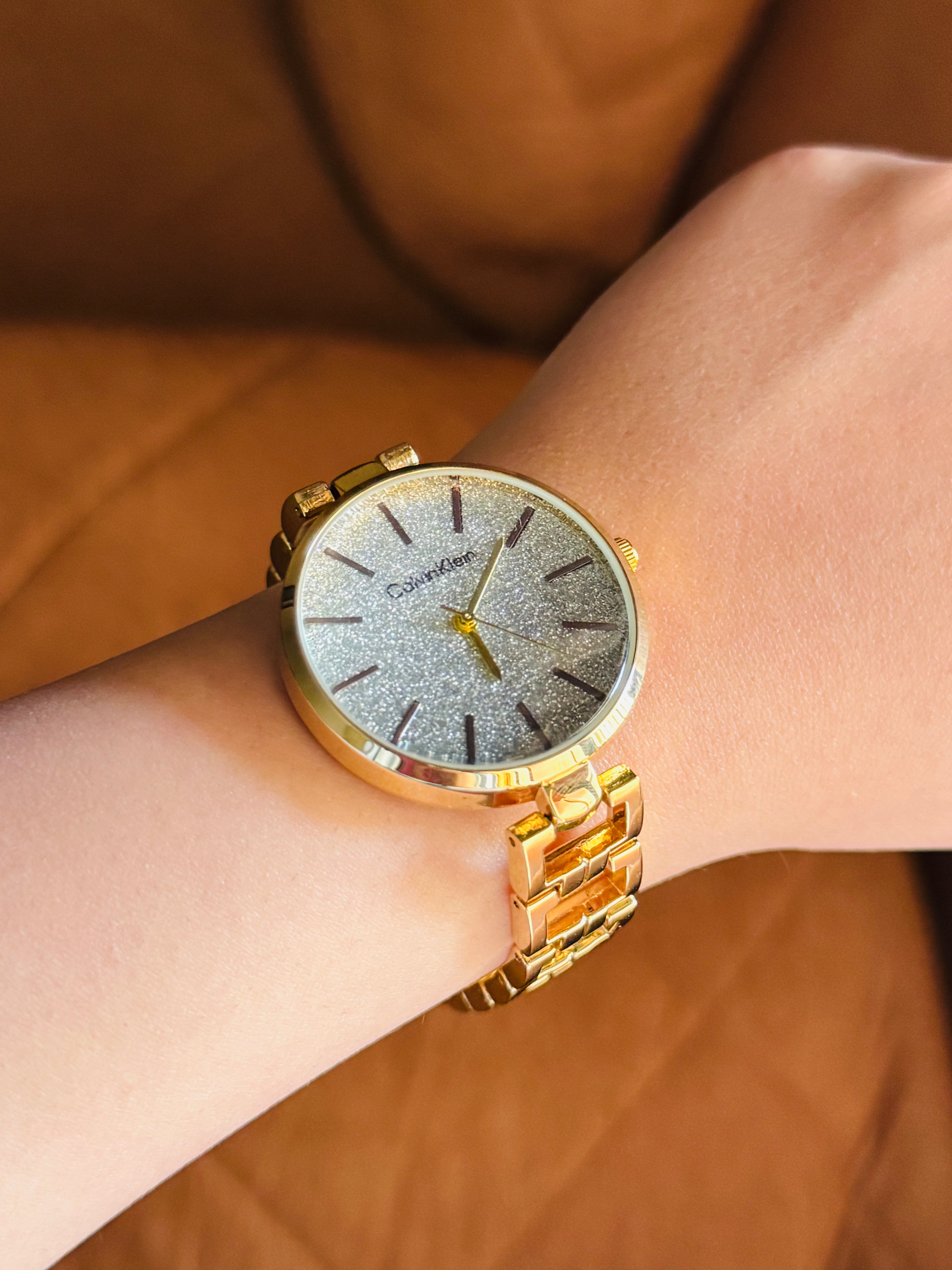 Gold Crystal Glamour Watch – Dazzling Glitter Dial